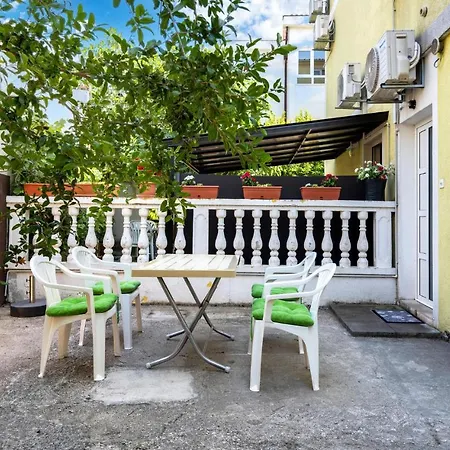 1 Bedroom Gorgeous In Apartment Vodice